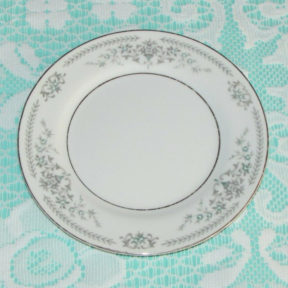 BANBURY INN Fine China Bread Plate Vintage Dinnerware Floral 6 1/4"